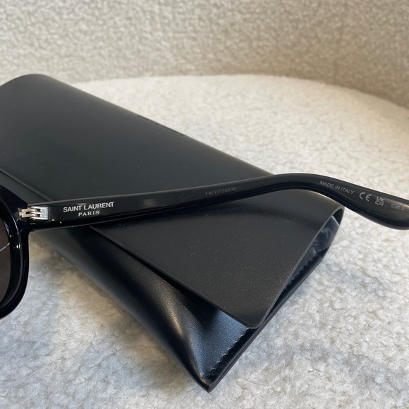 Ysl authentic sunglasses - Picture 4 of 4